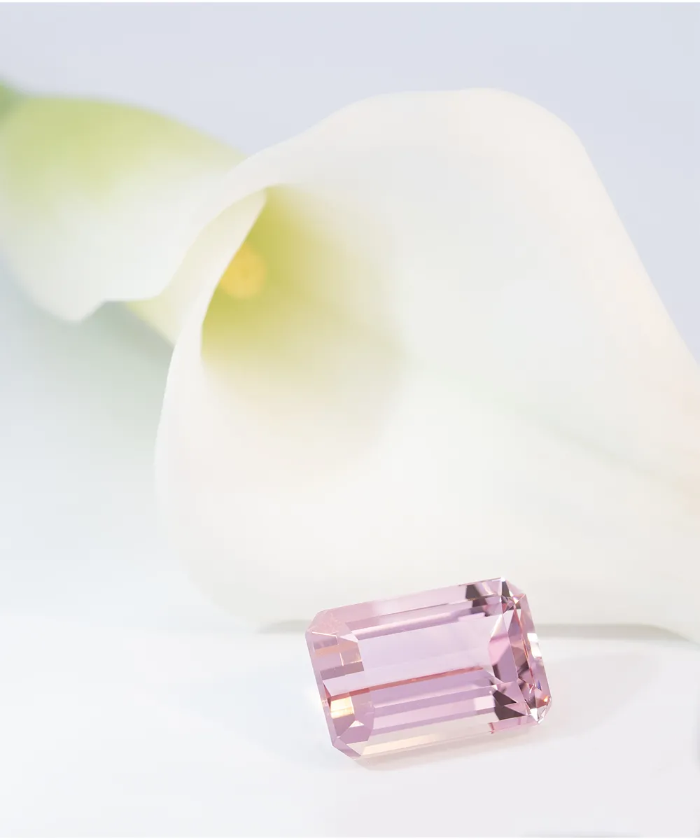 Morganite : the elegance of subtle, sparkling pink !